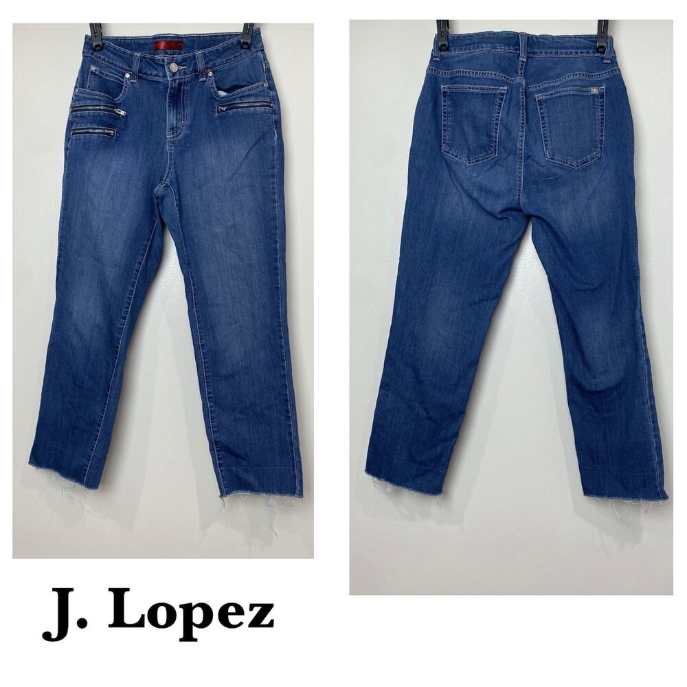 Jennifer Lopez Women's Sz 8 Medium Wash Capri Jeans Zip Pockets Raw Hem Crop GUC